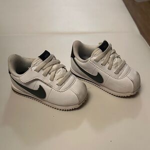 Nike Kids White and Dark Green Sneakers